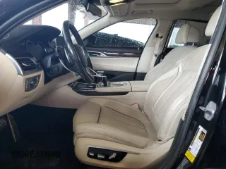 2016 BMW 7 Series 740i z VIN WBA7E2C55GG547752, wystawiony jako Copart lot #59336725 z przebiegiem Nie podano mil oraz Czysty tytuł • Clean title. Historia ofert i sprzedaży dostępna na DreamBid. Obrazek 7.