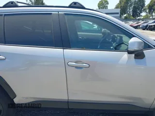 2022 Toyota RAV4 Hybrid SE z VIN 4T3T6RFV9NU070229, wystawiony jako IAAI lot #42565070 z przebiegiem 21 901 mil mil oraz . Historia ofert i sprzedaży dostępna na DreamBid. Obrazek 14.