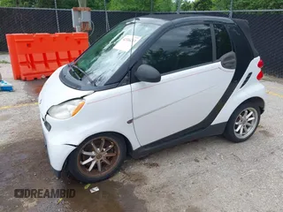 2009 Smart fortwo Passion z VIN WMEEK31X79K210918, wystawiony jako IAAI lot #42316213 z przebiegiem 99 667 mil mil oraz . Historia ofert i sprzedaży dostępna na DreamBid. Obrazek 2.
