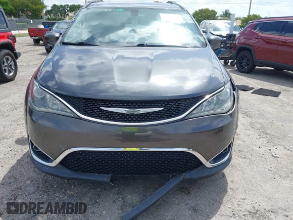 2017 Chrysler Pacifica Touring L z VIN 2C4RC1BG9HR613024, wystawiony jako IAAI lot #42112148 z przebiegiem 125 898 mil mil oraz . Historia ofert i sprzedaży dostępna na DreamBid. Obrazek 12.