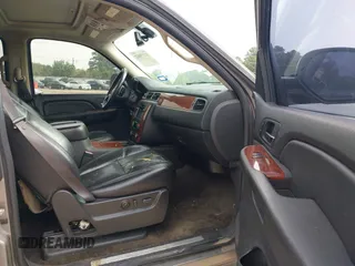 2007 Chevrolet Tahoe LT z VIN 1GNFC13007J351246, wystawiony jako IAAI lot #42270462 z przebiegiem 251 349 mil mil oraz . Historia ofert i sprzedaży dostępna na DreamBid. Obrazek 5.