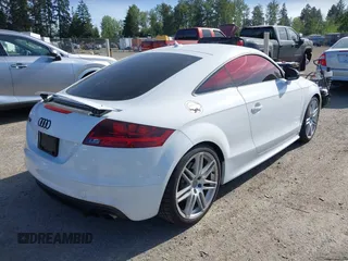 2009 Audi TTS Prestige z VIN TRUUF38J591015864, wystawiony jako IAAI lot #42228008 z przebiegiem 102 682 mil mil oraz . Historia ofert i sprzedaży dostępna na DreamBid. Obrazek 4.