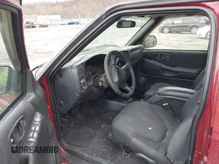 2004 GMC Sonoma SLS with VIN 1GTDT13X34K123566, listed as a IAAI auction lot 41811762 with 109,356 mi miles. Bid and sale history available at carsss.com. Image 5.