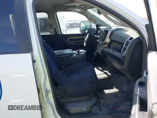2024 Ram 2500 Laramie z VIN 3C6UR5FL7RG276925, wystawiony jako IAAI lot #41983387 z przebiegiem 29 458 mil mil oraz . Historia ofert i sprzedaży dostępna na DreamBid. Obrazek 5.