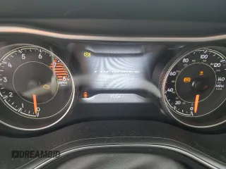 2019 Jeep Cherokee Limited with VIN 1C4PJMDX6KD122304, listed as a Copart auction lot 55560005 with 93,334 mi miles and Salvage Title. Bid and sale history available at DreamBid. Image 9.