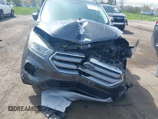 2017 Ford Escape SE z VIN 1FMCU0GD0HUE06774, wystawiony jako IAAI lot #42135955 z przebiegiem 141 807 mil mil oraz . Historia ofert i sprzedaży dostępna na DreamBid. Obrazek 6.