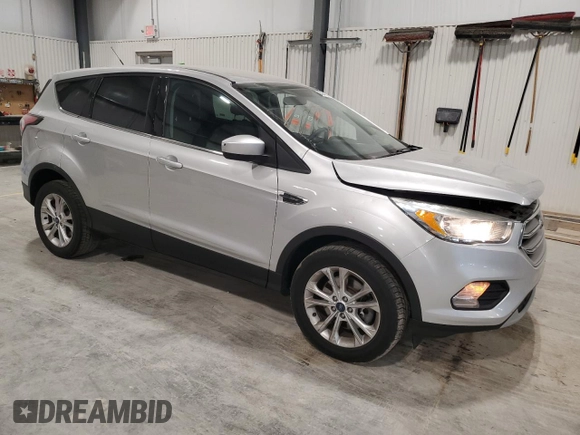 2017 Ford Escape SE z VIN 1FMCU9G90HUA69507, wystawiony jako Copart lot #56594435 z przebiegiem 102 261 mil mil oraz Szkoda całkowita • Salvage title. Historia ofert i sprzedaży dostępna na DreamBid. Obrazek 4.