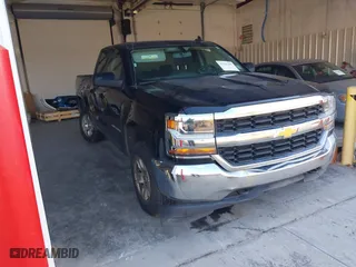 2018 Chevrolet Silverado 1500 LT with VIN 1GCVKREH1JZ193520, listed as a IAAI auction lot 41343297 with 208,636 mi miles. Bid and sale history available at carsss.com. Image 1.