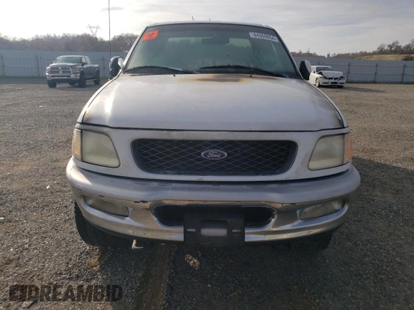 1998 Ford F-250 with VIN 1FTPX28L4WKA41149, listed as a Copart auction lot 84369654 with 430,187 mi miles and Salvage title. Bid and sale history available at DreamBid. Image 5.