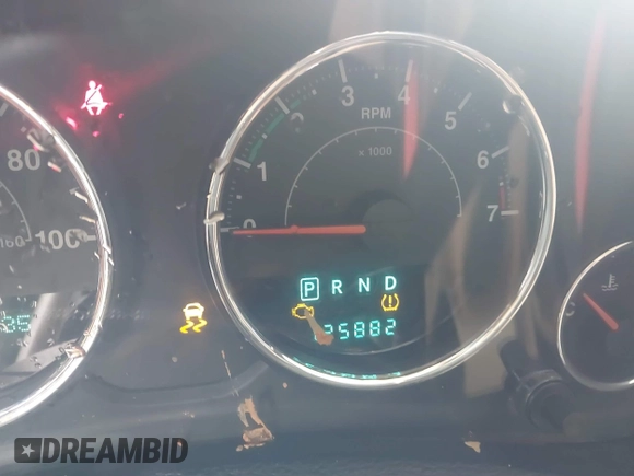 2014 Jeep Wrangler Unlimited Sahara z VIN 1C4BJWEG6EL245986, wystawiony jako IAAI lot #41498492 z przebiegiem 125 882 mil mil oraz . Historia ofert i sprzedaży dostępna na DreamBid. Obrazek 16.