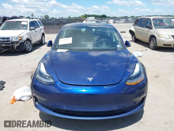 2021 Tesla Model 3 Standard Range Plus z VIN 5YJ3E1EAXMF098855, wystawiony jako IAAI lot #42226127 z przebiegiem 34 351 mil mil oraz . Historia ofert i sprzedaży dostępna na DreamBid. Obrazek 12.