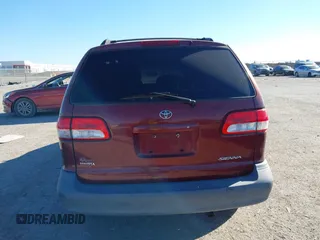 2002 Toyota Sienna CE with VIN 4T3ZF19C52U463405, listed as a IAAI auction lot 41658109 with 138,726 mi miles. Bid and sale history available at carsss.com. Image 16.
