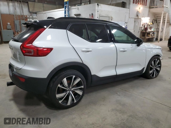 2021 Volvo XC40 with VIN YV4ED3UR3M2533813, listed as a Copart auction lot 52791125 with 32,111 mi miles and Salvage title. Bid and sale history available at DreamBid. Image 3.