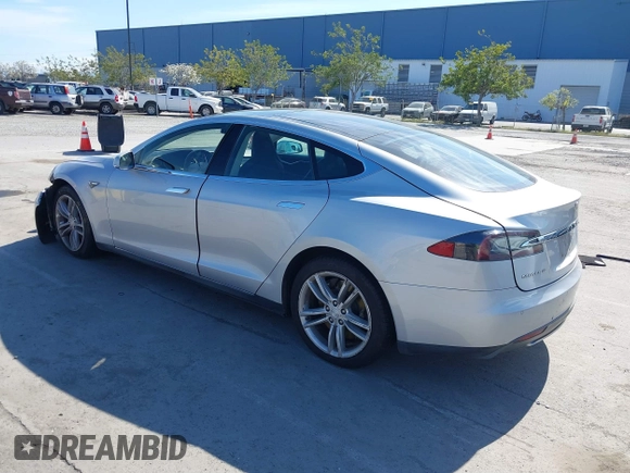2014 Tesla Model S 60 z VIN 5YJSA1H17EFP43546, wystawiony jako IAAI lot #41896443 z przebiegiem Nie podano mil oraz . Historia ofert i sprzedaży dostępna na DreamBid. Obrazek 3.