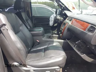2010 Chevrolet Suburban LT with VIN 1GNUCJE06AR138587, listed as a IAAI auction lot 42145484 with 283,318 mi miles and . Bid and sale history available at DreamBid. Image 5.