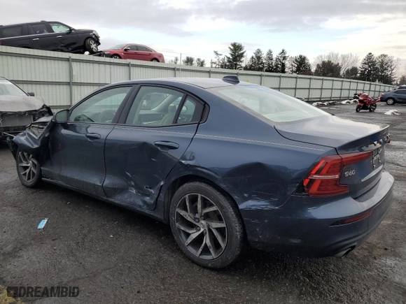 2020 Volvo S60 Momentum with VIN 7JR102FK4LG045299, listed as a Copart auction lot 86180514 with 43,828 mi miles and Salvage Title. Bid and sale history available at carsss.com. Image 2.
