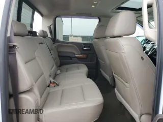 2017 GMC Sierra 1500 SLT z VIN 3GTU2NEC4HG150132, wystawiony jako Copart lot #50276125 z przebiegiem Nie podano mil oraz Szkody całkowita. Historia ofert i sprzedaży dostępna na DreamBid. Obrazek 10.