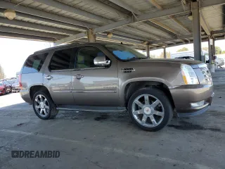 2012 Cadillac Escalade Luxury z VIN 1GYS4BEF1CR121362, wystawiony jako Copart lot #51871345 z przebiegiem 158 273 mil mil oraz Czysty tytuł • Clean title. Historia ofert i sprzedaży dostępna na DreamBid. Obrazek 4.