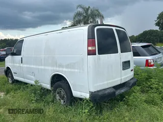 2003 GMC Savana Cargo z VIN 1GTHG35U431113170, wystawiony jako Copart lot #59030535 z przebiegiem 293 807 mil mil oraz Tytuł czysty. Historia ofert i sprzedaży dostępna na DreamBid. Obrazek 3.