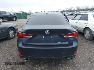 2017 Lexus IS 300 z VIN JTHCM1D27H5018978, wystawiony jako IAAI lot #38389583 z przebiegiem 61 329 mil mil oraz . Historia ofert i sprzedaży dostępna na DreamBid. Obrazek 16.