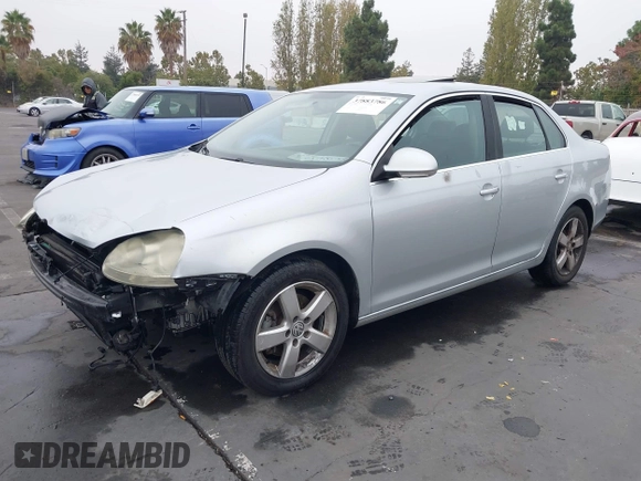 2008 Volkswagen Jetta SE with VIN 3VWRZ71K88M074505, listed as a IAAI auction lot 38842036 with 194,061 mi miles and . Bid and sale history available at DreamBid. Image 2.