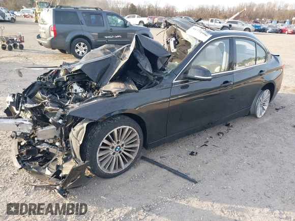 2015 BMW 3 Series 328i xDrive z VIN WBA3B5G50FNS13108, wystawiony jako IAAI lot #41772990 z przebiegiem Nie podano mil oraz . Historia ofert i sprzedaży dostępna na DreamBid. Obrazek 2.