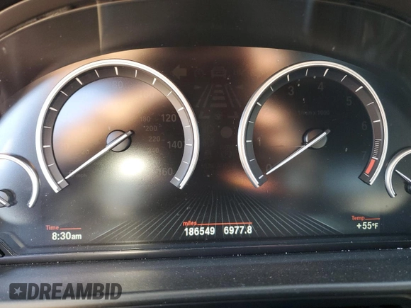 2016 BMW 5 Series 550i xDrive z VIN WBAKP9C54GD980929, wystawiony jako Copart lot #49449355 z przebiegiem 186 549 mil mil oraz Szkoda całkowita • Salvage title. Historia ofert i sprzedaży dostępna na DreamBid. Obrazek 9.