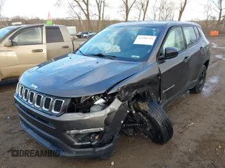 2017 Jeep Compass Sport z VIN 3C4NJDAB8HT667519, wystawiony jako IAAI lot #41488704 z przebiegiem 111 242 mil mil oraz . Historia ofert i sprzedaży dostępna na DreamBid. Obrazek 17.