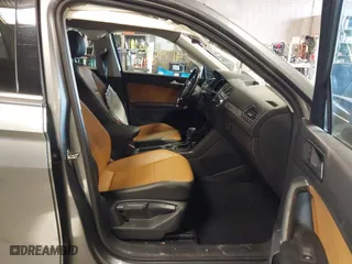 2018 Volkswagen Tiguan SEL with VIN 3VV2B7AX8JM043153, listed as a IAAI auction lot 41796437 with 88,682 mi miles. Bid and sale history available at carsss.com. Image 5.