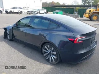 2024 Tesla Model 3 z VIN 5YJ3E1EA4RF742745, wystawiony jako IAAI lot #42085235 z przebiegiem 28 094 mil mil oraz . Historia ofert i sprzedaży dostępna na DreamBid. Obrazek 3.