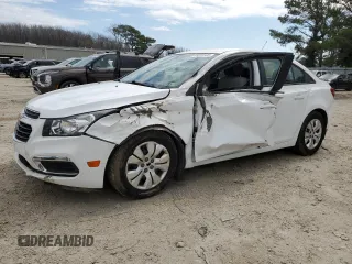 2015 Chevrolet Cruze LS z VIN 1G1PA5SH8F7213525, wystawiony jako Copart lot #48015125 z przebiegiem 39 307 mil mil oraz Szkody całkowita. Historia ofert i sprzedaży dostępna na DreamBid. Obrazek 1.