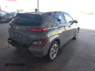 2022 Hyundai Kona SE с VIN KM8K23AGXNU150905, выставлен на аукционе IAAI как лот 42478689 с пробегом 16 327 миль миль и . История ставок и продаж доступна на DreamBid. Изображение 4.