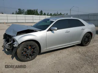 2019 Chrysler 300 S z VIN 2C3CCAGG5KH569376, wystawiony jako Copart lot #60175245 z przebiegiem 67 981 mil mil oraz Szkoda całkowita • Salvage title. Historia ofert i sprzedaży dostępna na DreamBid. Obrazek 1.