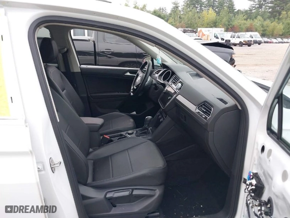 2019 Volkswagen Tiguan SE with VIN 3VV2B7AX5KM049686, listed as a IAAI auction lot 40280519 with 46,114 mi miles. Bid and sale history available at carsss.com. Image 5.