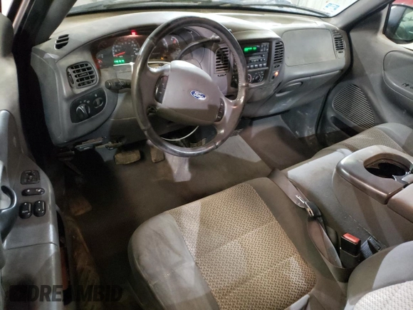 2002 Ford F-150 XL z VIN 1FTRF17W92NB99531, wystawiony jako Copart lot #49585545 z przebiegiem 148 167 mil mil oraz Szkoda całkowita • Salvage title. Historia ofert i sprzedaży dostępna na DreamBid. Obrazek 8.