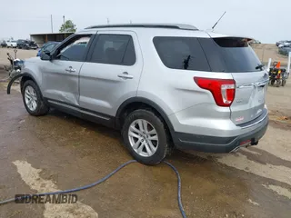 2018 Ford Explorer XLT z VIN 1FM5K8D8XJGA33493, wystawiony jako IAAI lot #41728861 z przebiegiem 103 392 mil mil oraz . Historia ofert i sprzedaży dostępna na DreamBid. Obrazek 3.