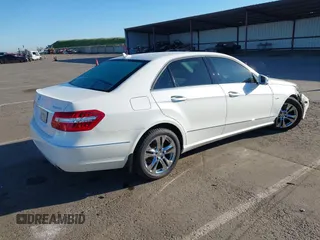 2011 Mercedes-Benz E 350 Luxury z VIN WDDHF2EB6BA505602, wystawiony jako IAAI lot #41859128 z przebiegiem 114 146 mil mil oraz . Historia ofert i sprzedaży dostępna na DreamBid. Obrazek 4.