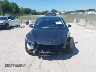 2024 Tesla Model 3 z VIN 5YJ3E1EA6RF747946, wystawiony jako IAAI lot #42042903 z przebiegiem 13 999 mil mil oraz . Historia ofert i sprzedaży dostępna na DreamBid. Obrazek 13.
