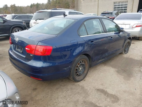 2014 Volkswagen Jetta Sedan SE with VIN 3VWD17AJ1EM428630, listed as a IAAI auction lot 41802718 with 147,405 mi miles. Bid and sale history available at carsss.com. Image 4.