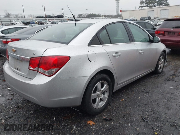 2014 Chevrolet Cruze 1LT z VIN 1G1PC5SB7E7135808, wystawiony jako IAAI lot #41562958 z przebiegiem 144 061 mil mil oraz . Historia ofert i sprzedaży dostępna na DreamBid. Obrazek 4.