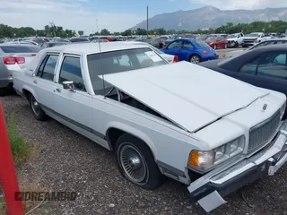 1989 Mercury Grand Marquis z VIN 2MEBM75F5KX736034, wystawiony jako IAAI lot #36831319 z przebiegiem Nie podano mil oraz . Historia ofert i sprzedaży dostępna na DreamBid. Obrazek 1.