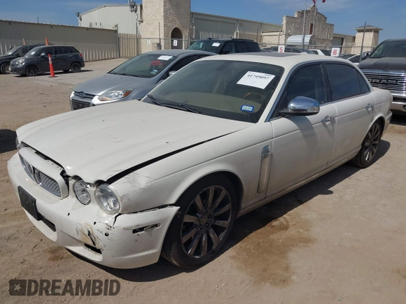 2008 Jaguar XJ Vanden Plas with VIN SAJWA82BX8SH28725, listed as a IAAI auction lot 41749097 with 64,440 mi miles. Bid and sale history available at carsss.com. Image 2.