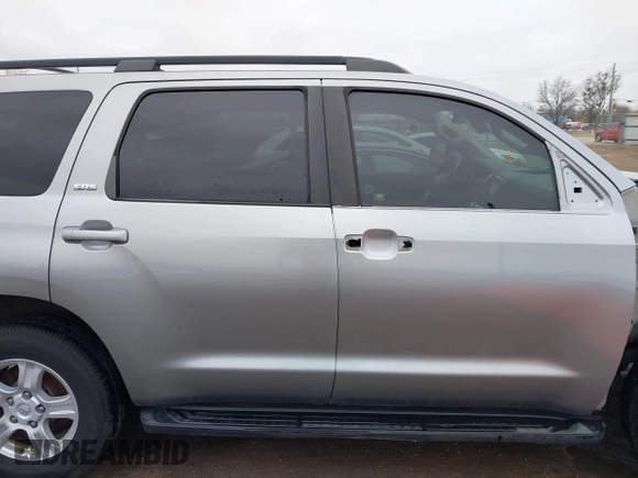 2013 Toyota Sequoia SR5 with VIN 5TDBW5G1XDS078226, listed as a IAAI auction lot 41553787 with 190,632 mi miles. Bid and sale history available at carsss.com. Image 14.