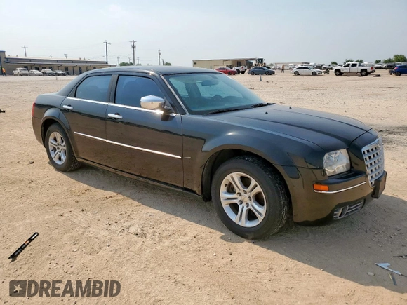 2010 Chrysler 300 Touring z VIN 2C3CA5CV0AH125757, wystawiony jako Copart lot #57422895 z przebiegiem 184 101 mil mil oraz Szkoda całkowita • Salvage title. Historia ofert i sprzedaży dostępna na DreamBid. Obrazek 4.