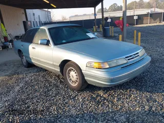 1996 Ford Crown Victoria LX с VIN 2FALP74W4TX126230, выставлен на аукционе IAAI как лот 41671611 с пробегом 130 852 миль миль и . История ставок и продаж доступна на DreamBid. Изображение 1.