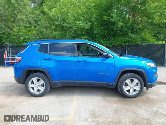 2022 Jeep Compass Latitude z VIN 3C4NJDBB6NT175193, wystawiony jako IAAI lot #42503821 z przebiegiem 58 934 mil mil oraz . Historia ofert i sprzedaży dostępna na DreamBid. Obrazek 13.
