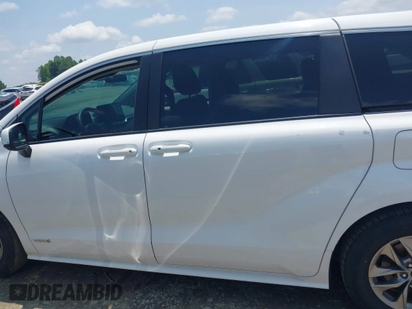 2021 Toyota Sienna LE with VIN 5TDKRKEC6MS029020, listed as a IAAI auction lot 42381285 with 103,260 mi miles and . Bid and sale history available at DreamBid. Image 15.
