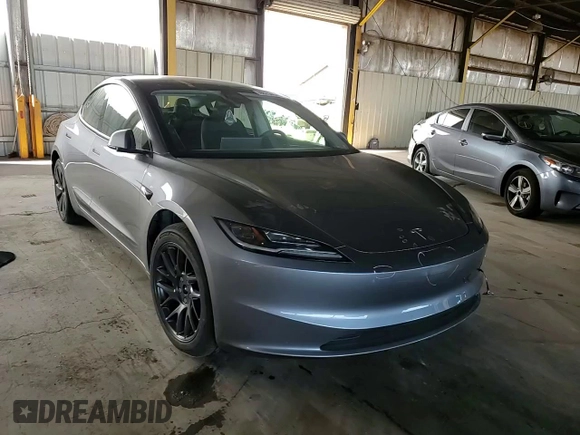 2025 Tesla Model 3 Long Range z VIN 5YJ3E1EB8SF922812, wystawiony jako Copart lot #48794645 z przebiegiem 1 731 mil mil oraz Szkoda całkowita • Salvage title. Historia ofert i sprzedaży dostępna na DreamBid. Obrazek 10.