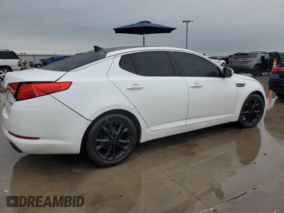 2013 Kia Optima EX z VIN 5XXGN4A75DG229393, wystawiony jako Copart lot #55855855 z przebiegiem 160 037 mil mil oraz Szkoda całkowita • Salvage title. Historia ofert i sprzedaży dostępna na DreamBid. Obrazek 3.