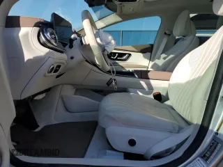2022 Mercedes-Benz EQS 450+ z VIN W1KCG2DB9NA005060, wystawiony jako Copart lot #86318344 z przebiegiem Nie podano mil oraz Szkoda całkowita • Salvage title. Historia ofert i sprzedaży dostępna na DreamBid. Obrazek 7.